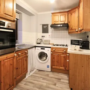  Holiday home Comfortable 2 Bedroom House With Free Parking